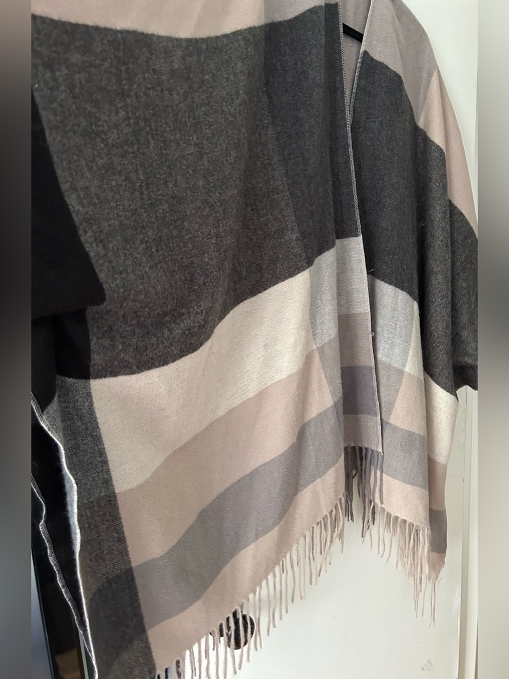 Wrap/Cape - Picture 2 of 6